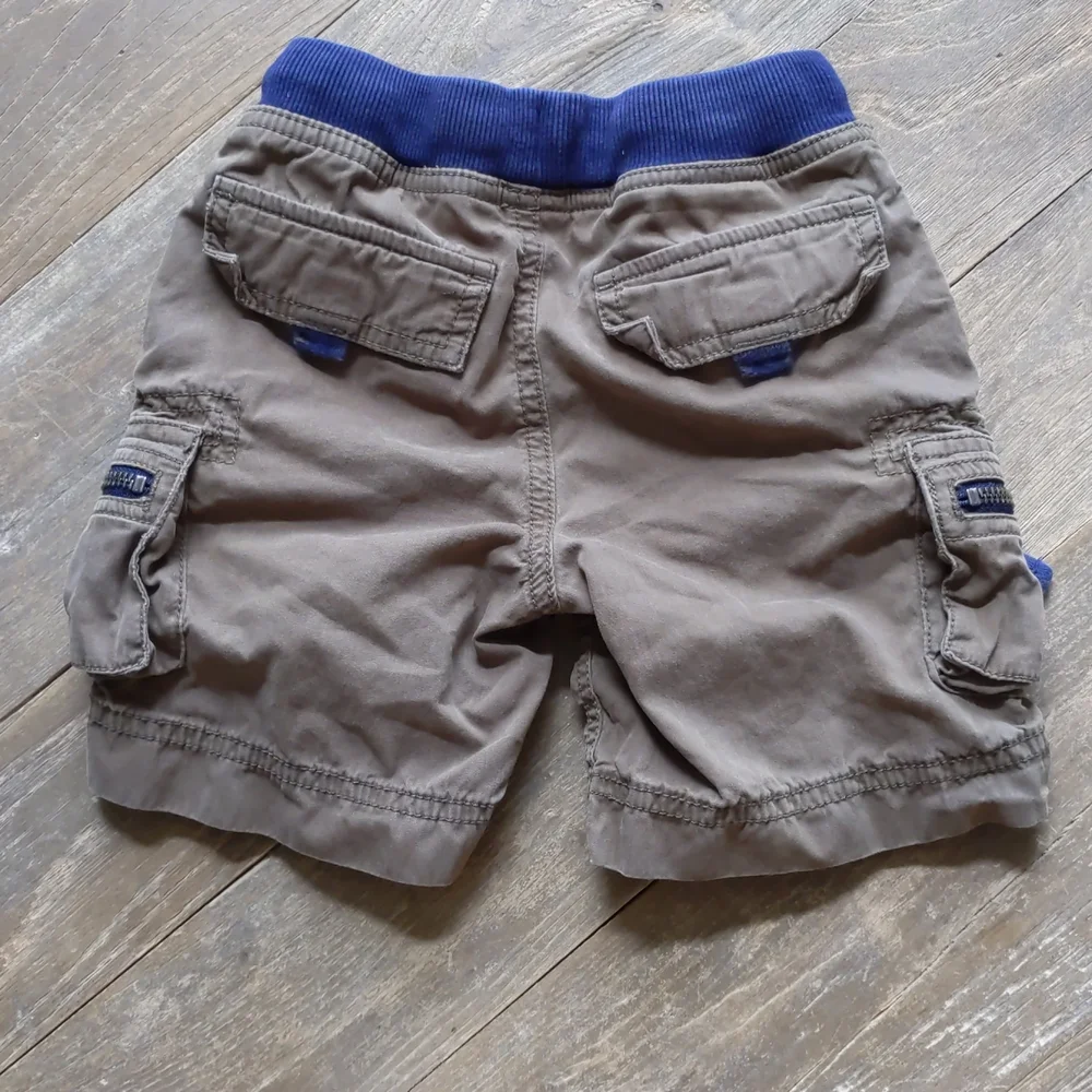 Size 90 (Size 3) Hanna Andersson carpenter pocketed shorts